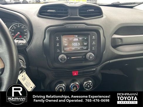 Used 2015 Jeep Renegade Latitude AWD/4WD image 23
