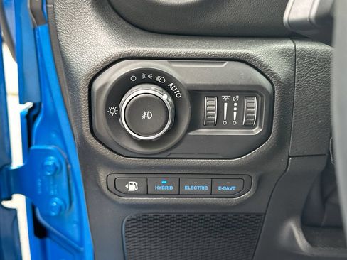 Used 2022 Jeep Wrangler Unlimited Sahara AWD/4WD image 22
