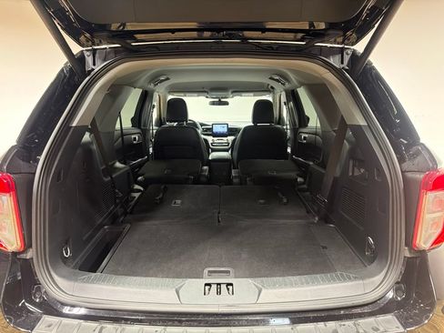 Used 2023 Ford Explorer XLT w/ Equipment Group 202A AWD/4WD image 38