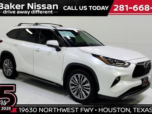 Used 2021 Toyota Highlander Platinum AWD/4WD image 1
