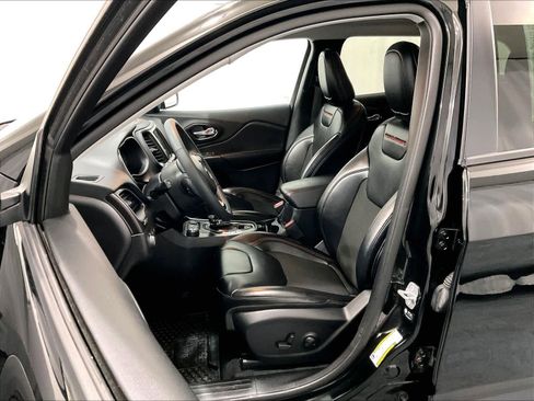 Used 2022 Jeep Cherokee Trailhawk w/ Comfort/Convenience Group image 10