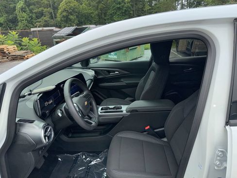 Used 2026 Chevrolet Equinox EV LT FWD image 13