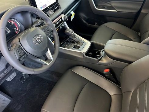Used 2025 Toyota RAV4 XLE Premium image 8