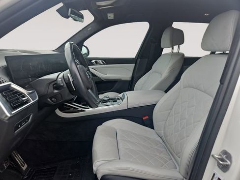 Used 2024 BMW X7 xDrive40i w/ Executive Package image 9