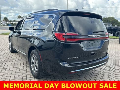 Used 2022 Chrysler Pacifica Limited w/ Uconnect Theater Family Group AWD/4WD image 9