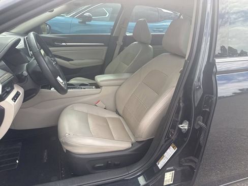 Certified 2020 Nissan Altima 2.5 Platinum FWD image 10