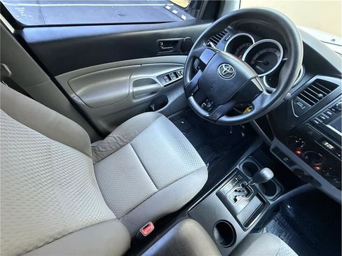 Used 2013 Toyota Tacoma PreRunner RWD image 9