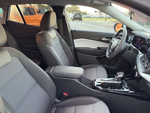 Used 2024 Chevrolet Trax LT image 9