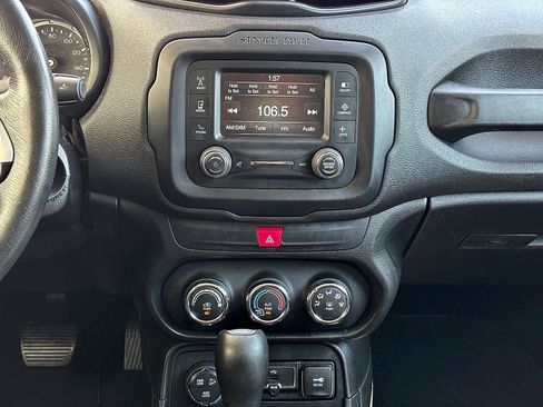 Used 2017 Jeep Renegade Trailhawk AWD/4WD image 18