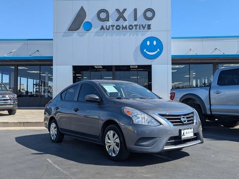 Used 2016 Nissan Versa S FWD image 1