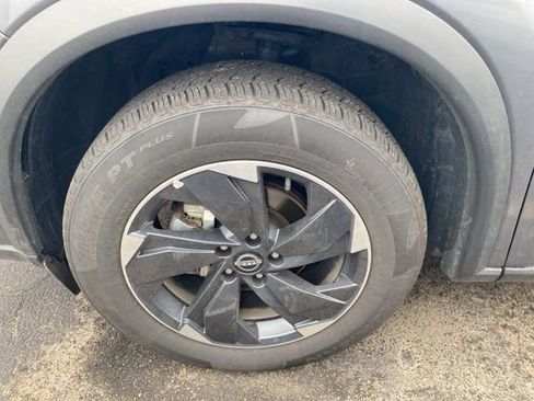 Used 2025 Nissan Rogue SV image 17