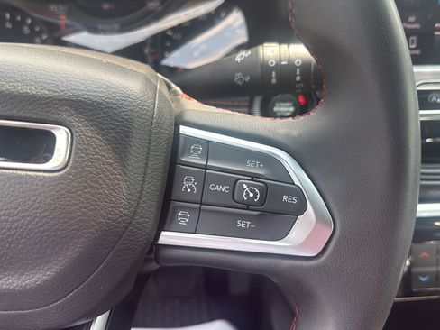 Used 2025 Jeep Compass Trailhawk AWD/4WD image 24