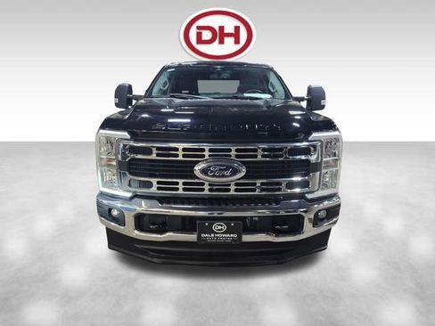 Used 2023 Ford F250 XLT w/ F-250 >10K GVWR Package AWD/4WD image 8
