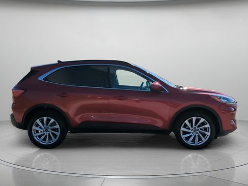 Certified 2022 Ford Escape Titanium w/ Titanium Elite Package image 32