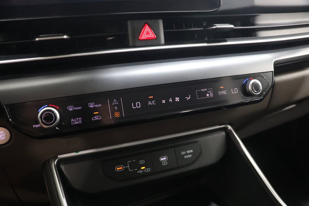 Used 2026 Kia Carnival FWD image 26