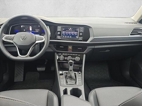 Used 2024 Volkswagen Jetta SE image 16