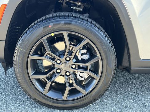 New 2025 Jeep Grand Cherokee L Limited AWD/4WD image 32