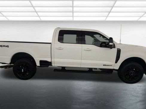 Used 2024 Ford F250 Lariat w/ Black Appearance Package image 9