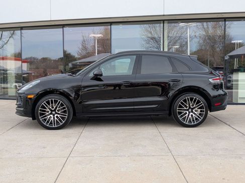 Certified 2025 Porsche Macan image 2