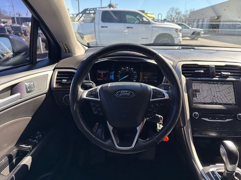 Used 2015 Ford Fusion SE w/ Equipment Group 202A image 30