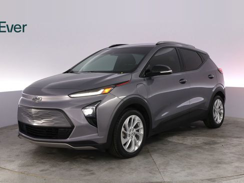 Used 2023 Chevrolet Bolt EUV LT w/ Driver Confidence Package FWD image 2