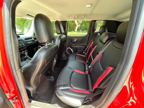 Used 2015 Jeep Renegade Latitude w/ Popular Equipment Group FWD image 11