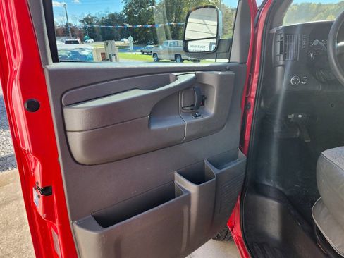 Used 2015 GMC Savana 2500 image 6