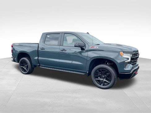 Used 2025 Chevrolet Silverado 1500 LT Trail Boss w/ Convenience Package II AWD/4WD image 2