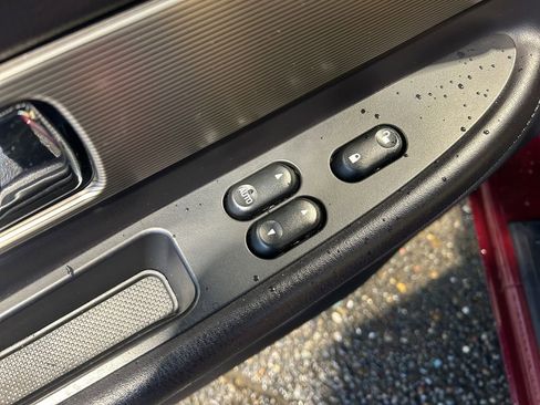 Used 2004 Ford Thunderbird image 22