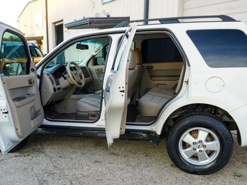 Used 2011 Ford Escape XLT image 11