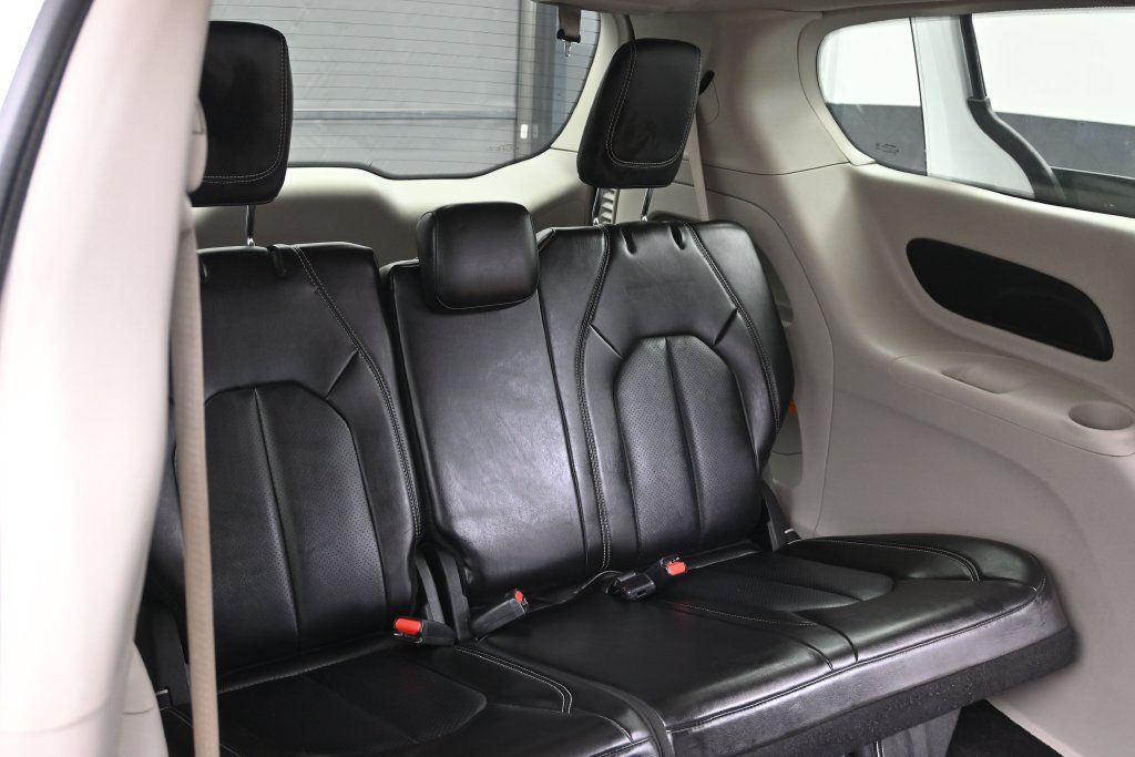 Used 2024 Chrysler Pacifica Touring-L FWD image 30