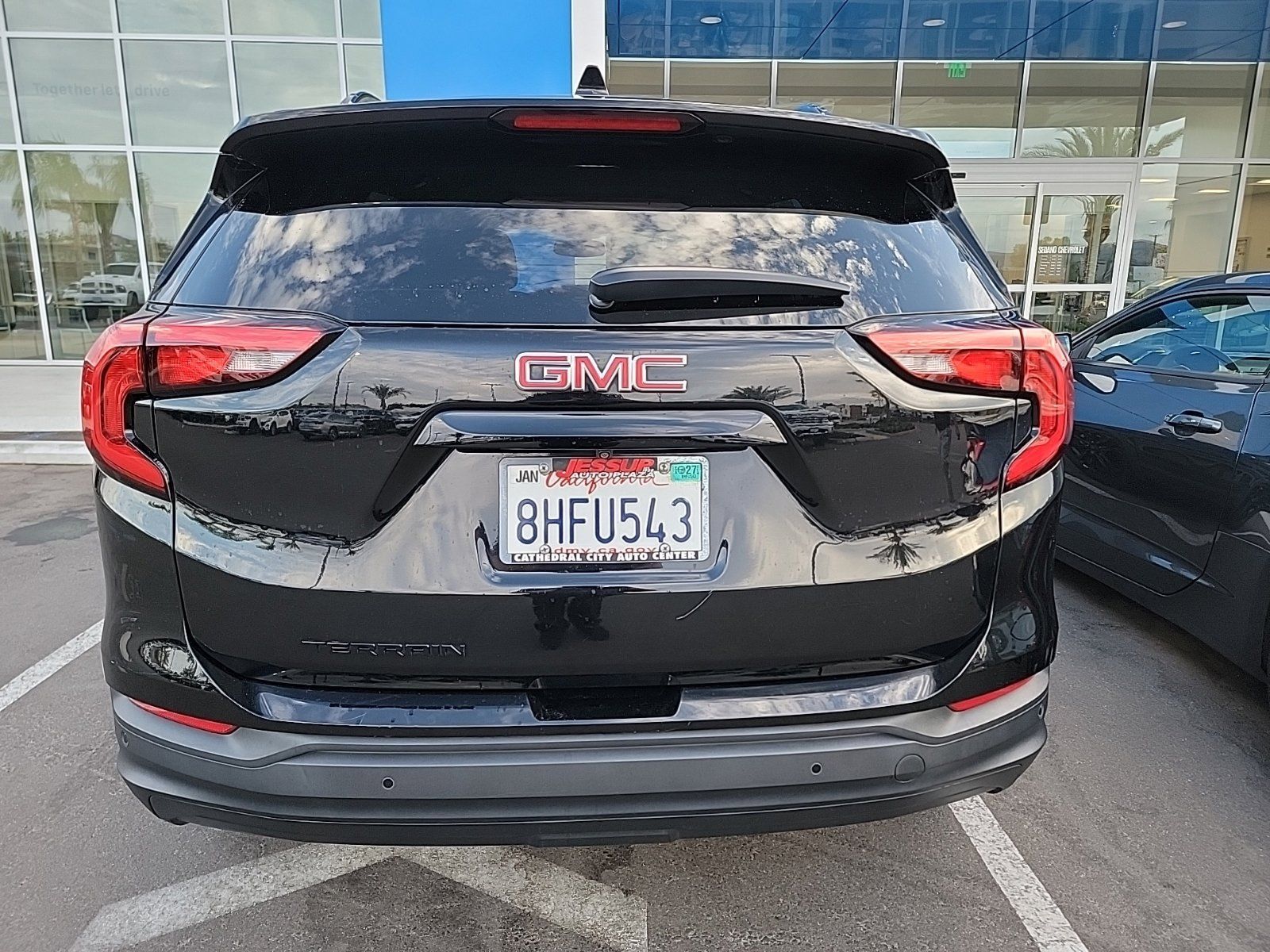 Used 2019 GMC Terrain SLE w/ Driver Convenience Package FWD image 3