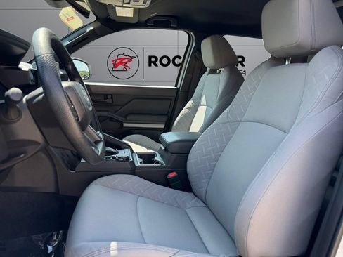Certified 2025 Toyota Tacoma SR5 AWD/4WD image 10