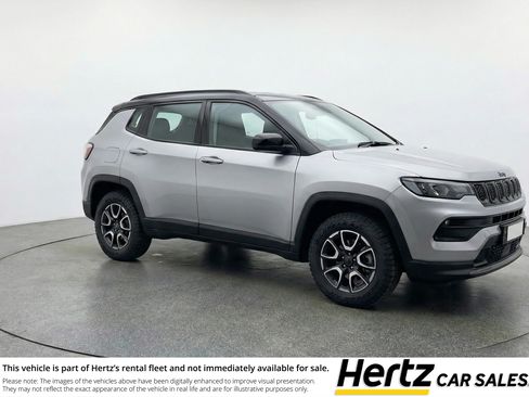 Used 2025 Jeep Compass Trailhawk AWD/4WD image 1