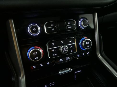 Used 2023 GMC Yukon XL Denali image 32