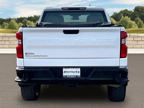 Used 2024 Chevrolet Silverado 1500 W/T w/ Z71 Off-Road Package image 4