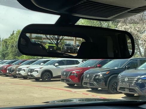 Used 2025 Nissan Rogue SV image 28