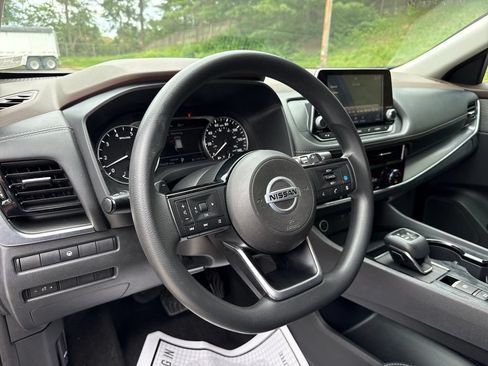 Used 2021 Nissan Rogue SV FWD image 14