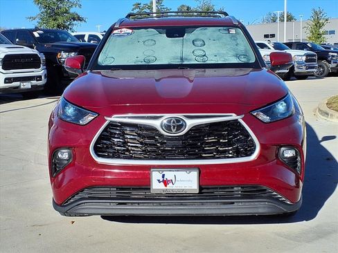Used 2022 Toyota Highlander XLE image 4