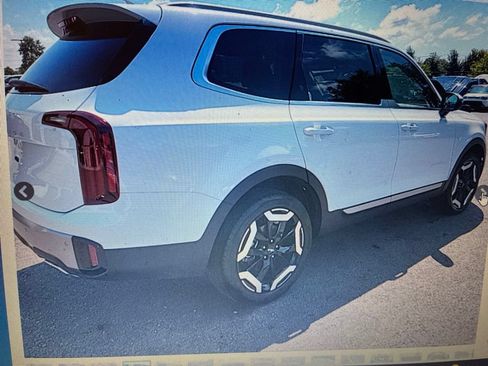 Used 2025 Kia Telluride S FWD image 4