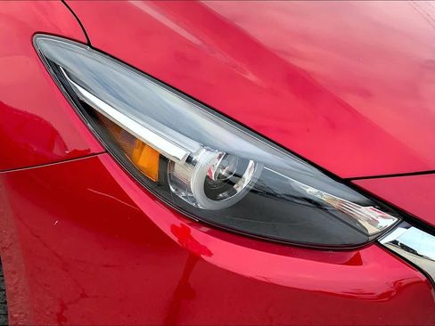 Used 2018 MAZDA MAZDA3 Grand Touring w/ Premium Equipment Package FWD image 28