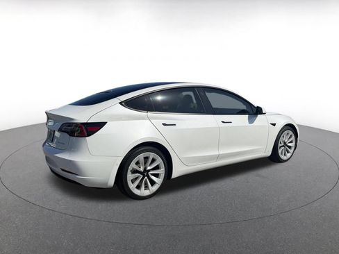 Used 2022 Tesla Model 3 Long Range AWD/4WD image 7
