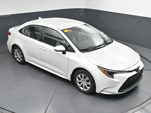 Certified 2025 Toyota Corolla LE image 34