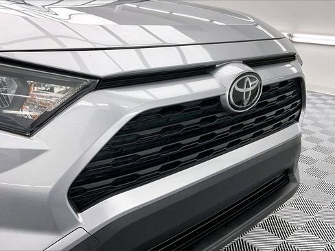 Used 2019 Toyota RAV4 LE image 28