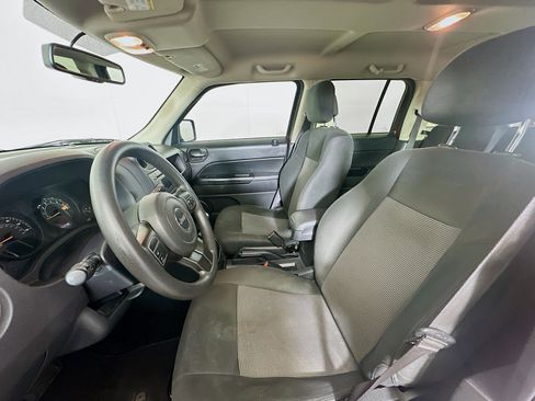 Used 2016 Jeep Patriot Sport w/ Power Value Group image 13
