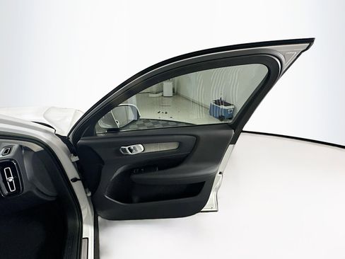 Used 2023 Volvo XC40 B4 Plus w/ Driver Assist Package FWD image 33