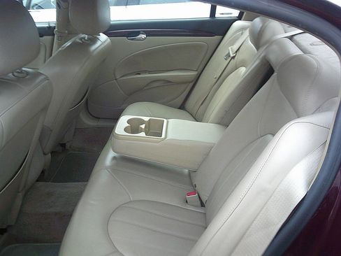 Used 2008 Buick Lucerne CXL w/ Driver Confidence Package FWD image 9