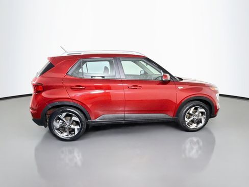 Used 2024 Hyundai Venue Limited FWD image 11