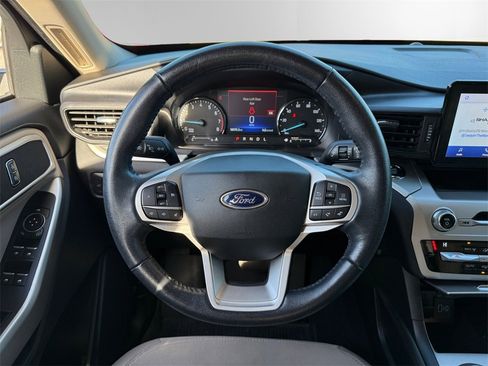 Certified 2021 Ford Explorer XLT image 12