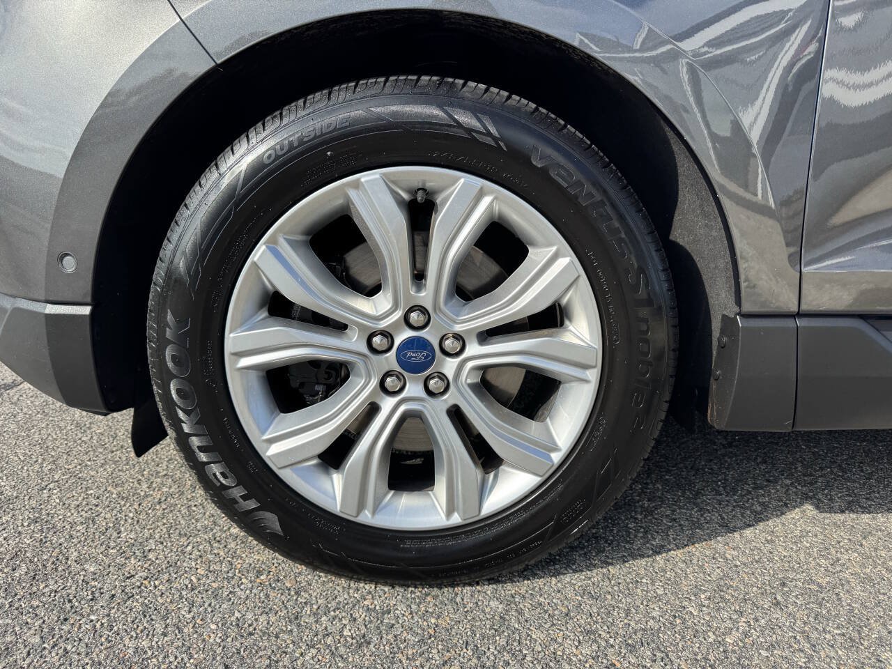 Used 2020 Ford Edge Titanium w/ Equipment Group 301A AWD/4WD image 4